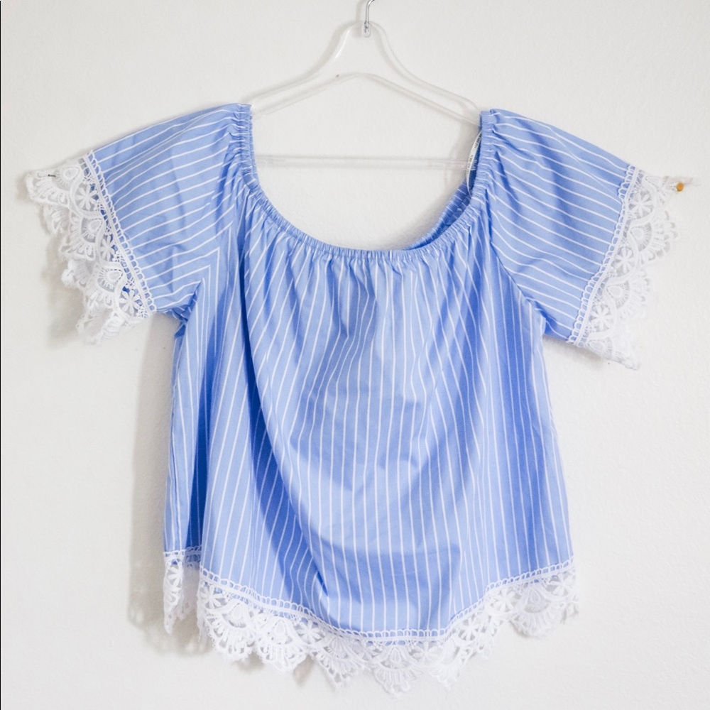 NWOT F21+ OFF-THE-SHOULDER TOP